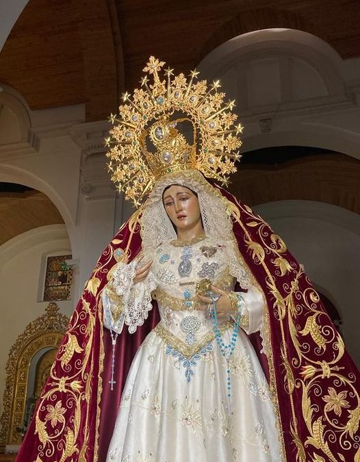 María Santísima de la Amargura preparada para recibir a la Virgen de la Cinta a su paso por la Parroquia de la Purísima Concepción.